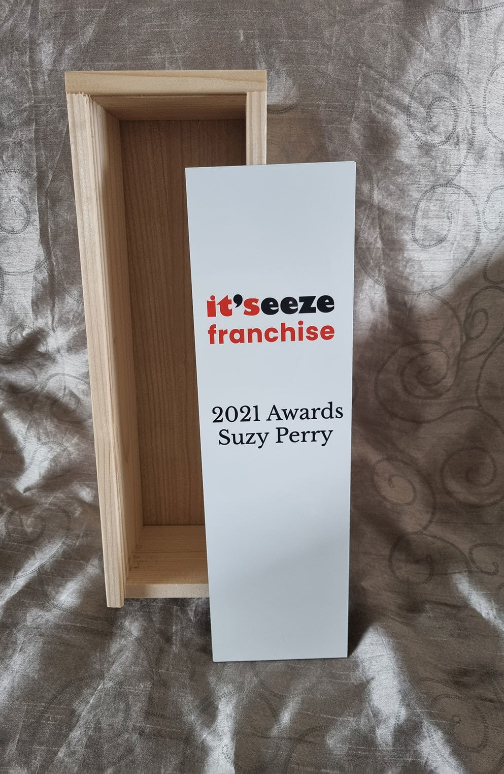 An award for Suzy Perry at it'seeze Bristol